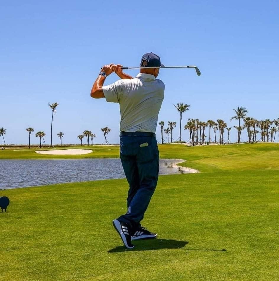 Shane Mills swinging on the course